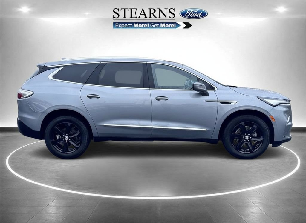 Used 2023 Buick Enclave Essence w/ Sport Touring Edition FWD image 17