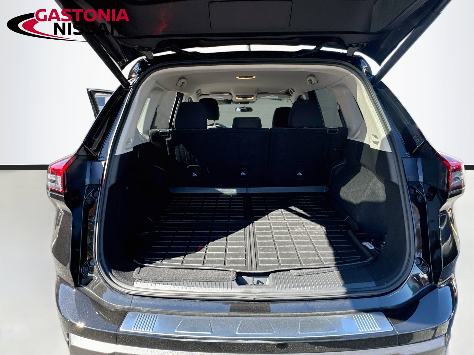 Used 2026 Nissan Rogue SV w/ Cold Weather Package FWD image 33