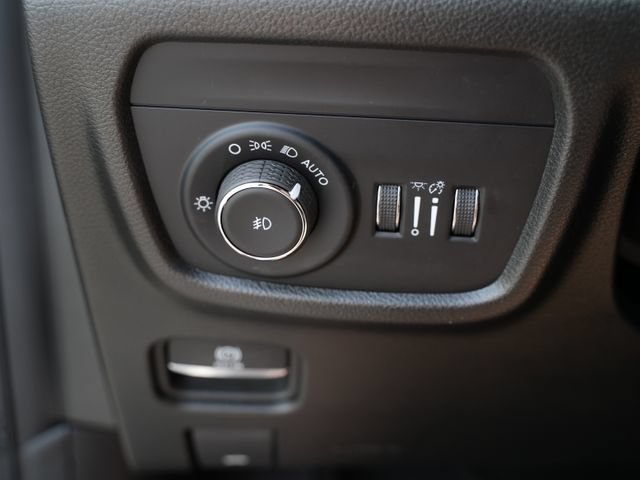 Used 2023 Jeep Grand Cherokee L Summit w/ Advanced Protech Group IV AWD/4WD image 38