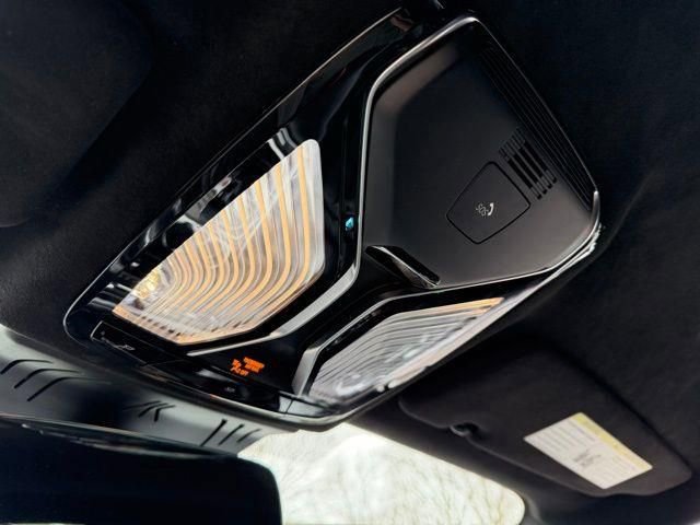 Used 2020 BMW M8 Coupe image 32