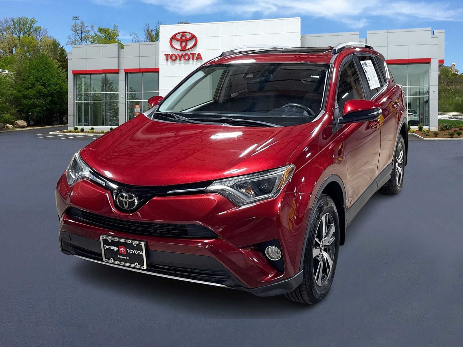 Used 2018 Toyota RAV4 XLE w/ Plus Extra Value Package AWD/4WD image 1