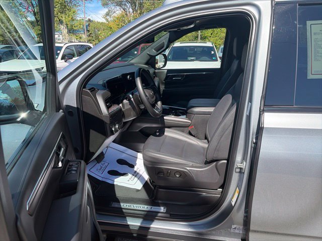 Used 2025 Chevrolet Suburban Z71 AWD/4WD image 11