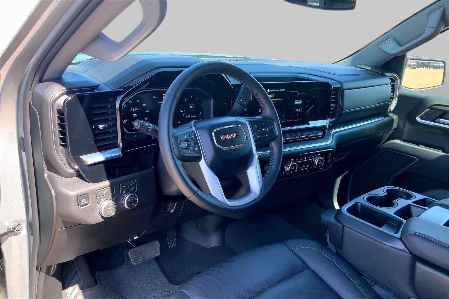Used 2026 GMC Sierra 1500 SLT AWD/4WD image 18