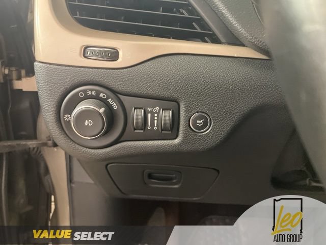 Used 2016 Jeep Cherokee Latitude w/ Comfort/Convenience Group AWD/4WD image 11