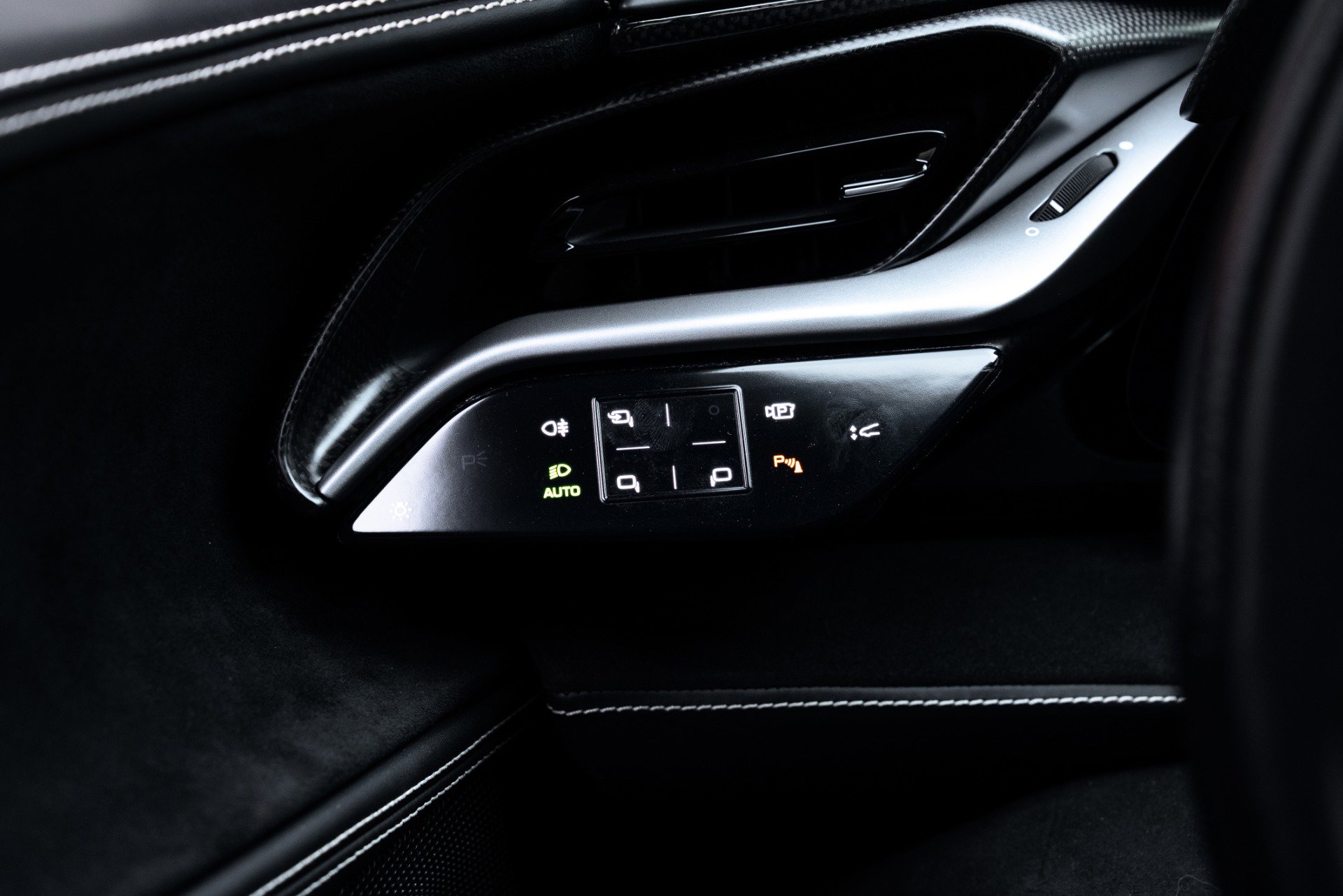 Used 2024 Ferrari SF90 Stradale AWD/4WD image 40