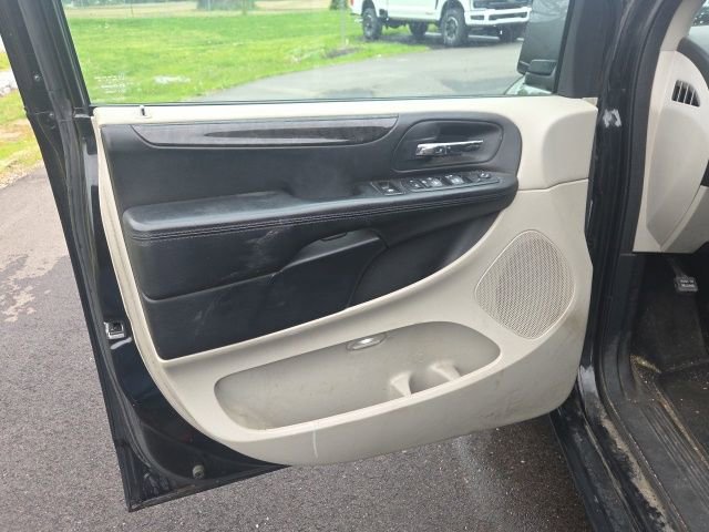 Used 2014 Dodge Grand Caravan SXT FWD image 18