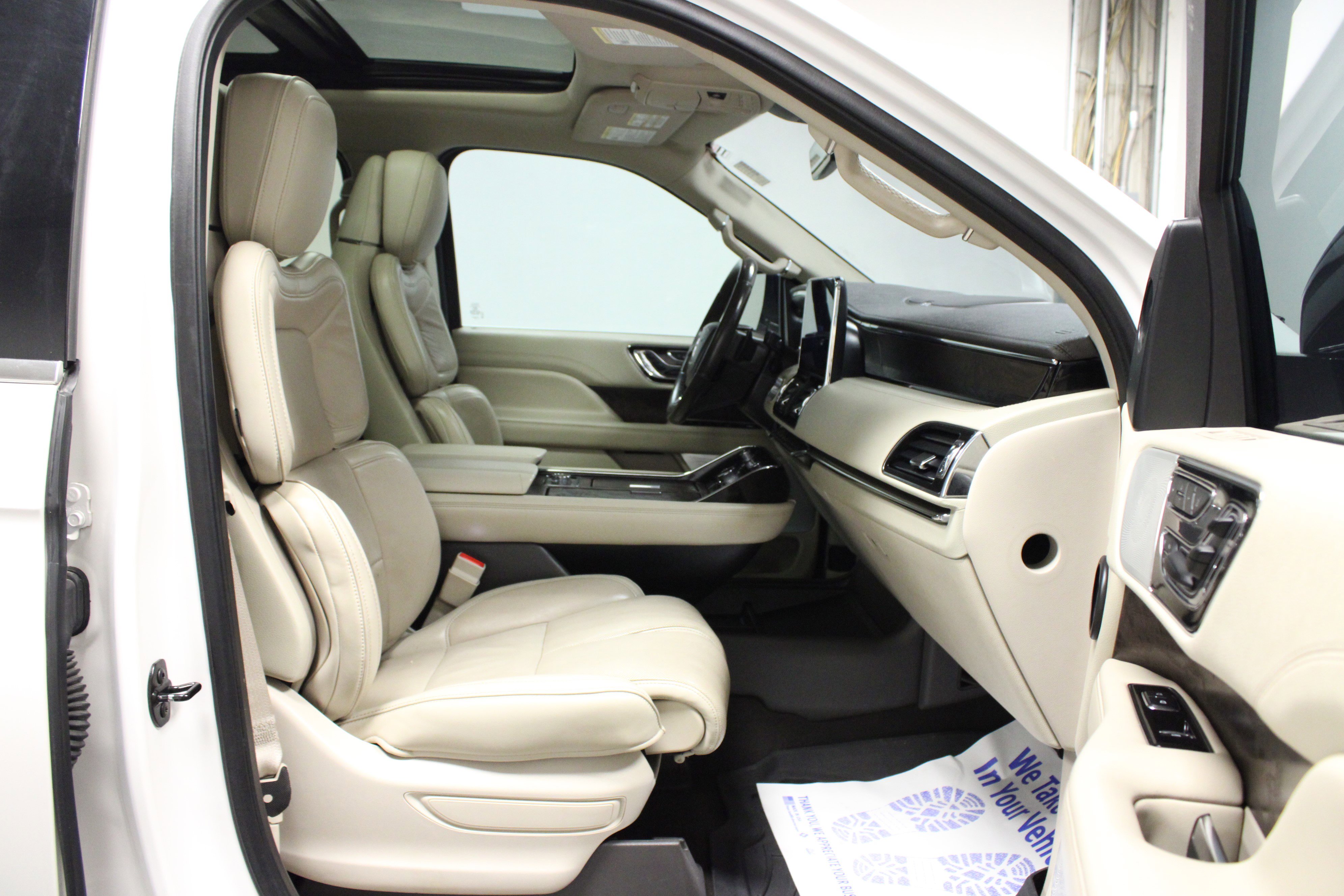 Used 2019 Lincoln Navigator Reserve image 17