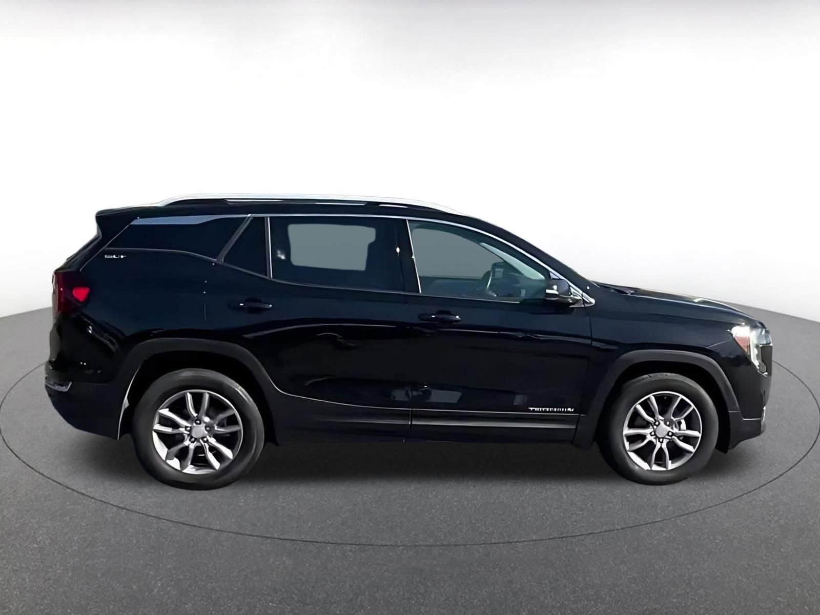 Used 2024 GMC Terrain SLT AWD/4WD image 7
