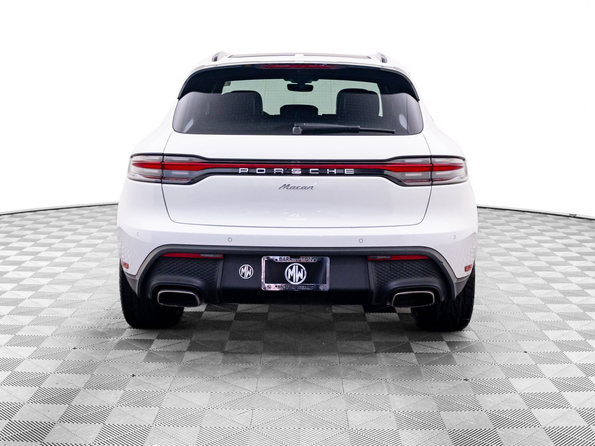Certified 2024 Porsche Macan w/ Premium Plus Package AWD/4WD image 10