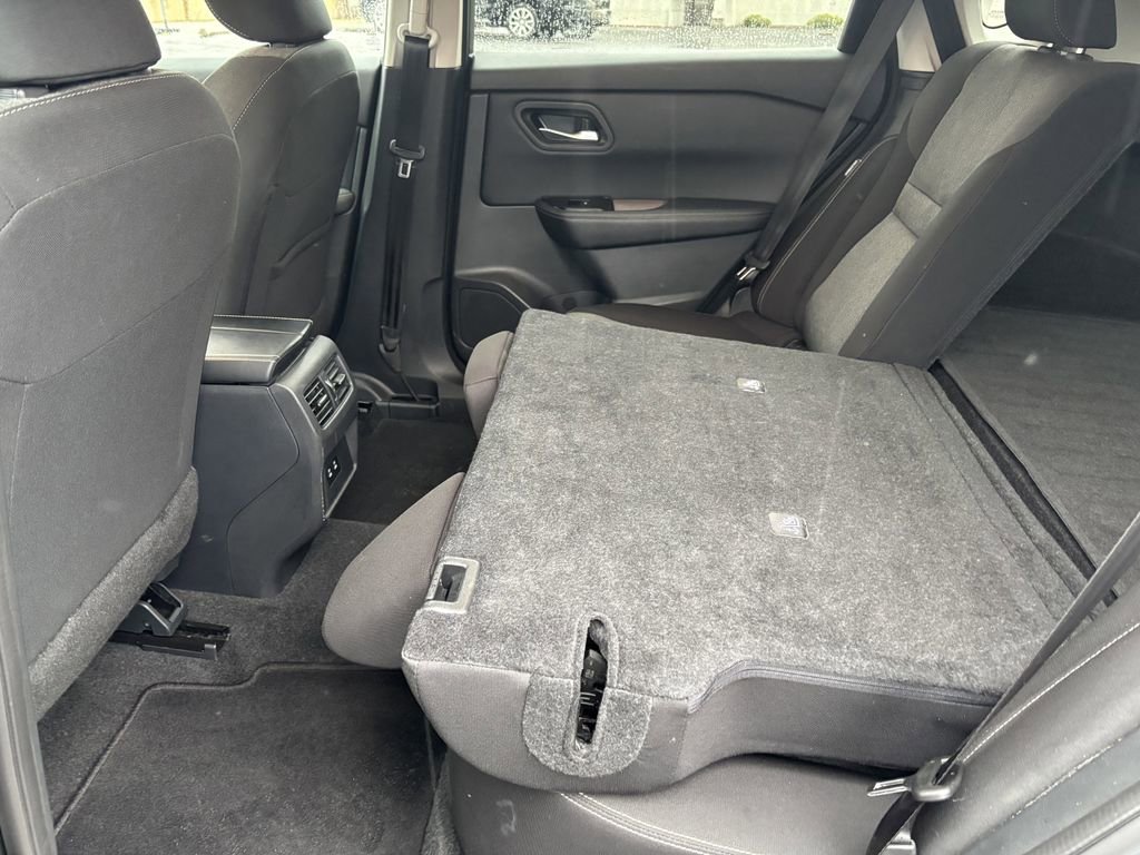 Used 2025 Nissan Rogue SV image 24