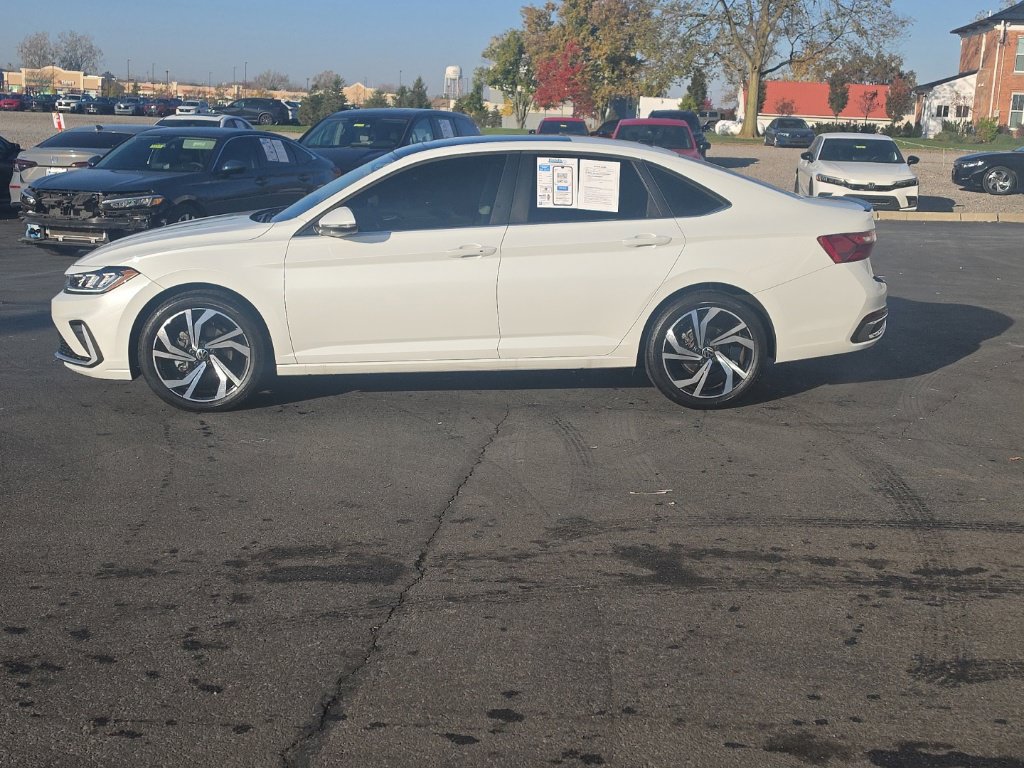 Used 2026 Volkswagen Jetta SEL FWD image 4
