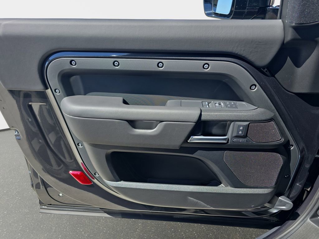 New 2026 Land Rover Defender 90 V8 image 27