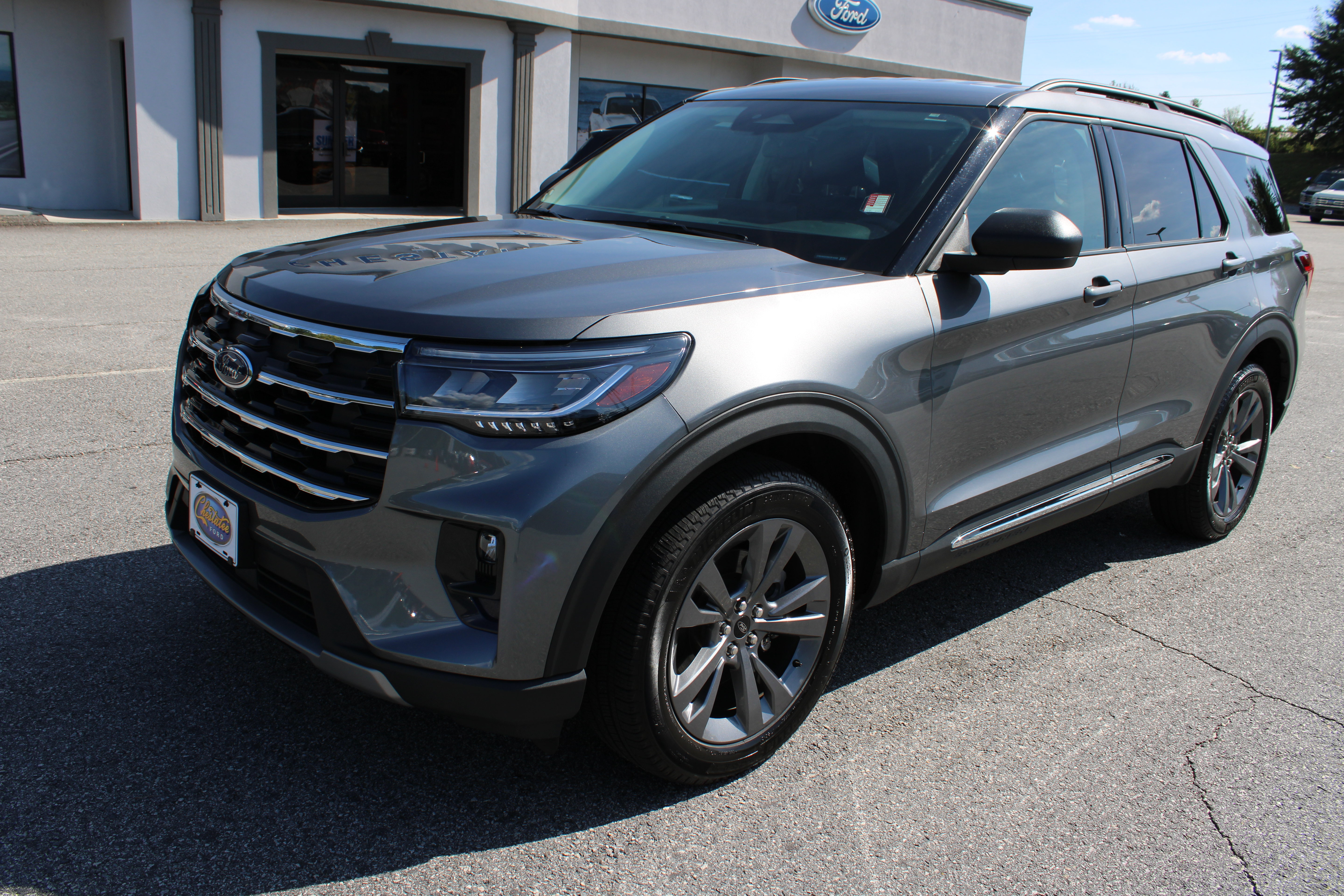 Used 2025 Ford Explorer Active w/ Active Comfort Package AWD/4WD image 2