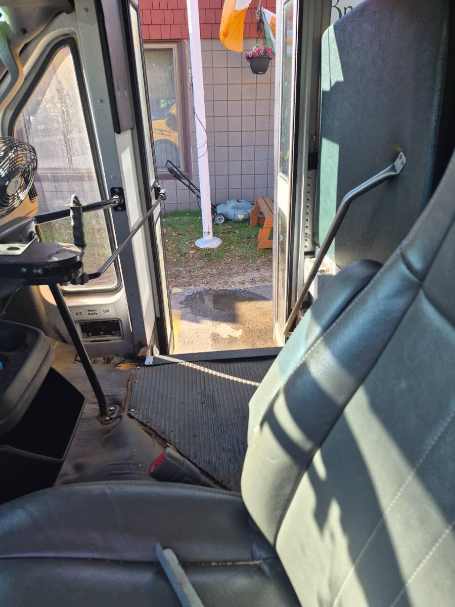 Used 2016 GMC Savana 3500 RWD image 8