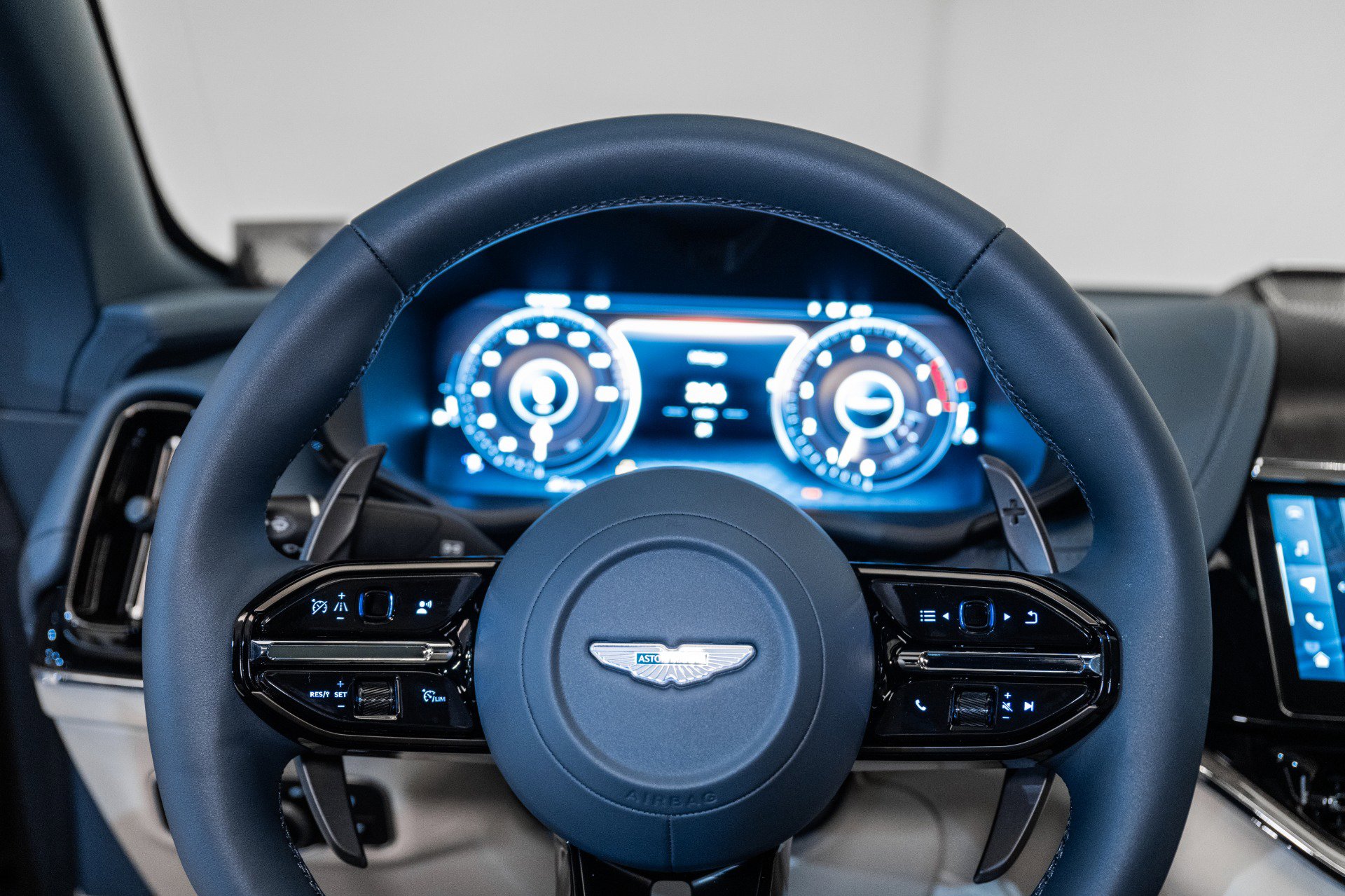 Used 2025 Aston Martin DBX 707 image 11