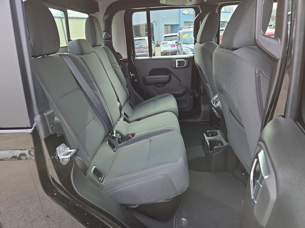 Used 2025 Jeep Gladiator Sport image 15