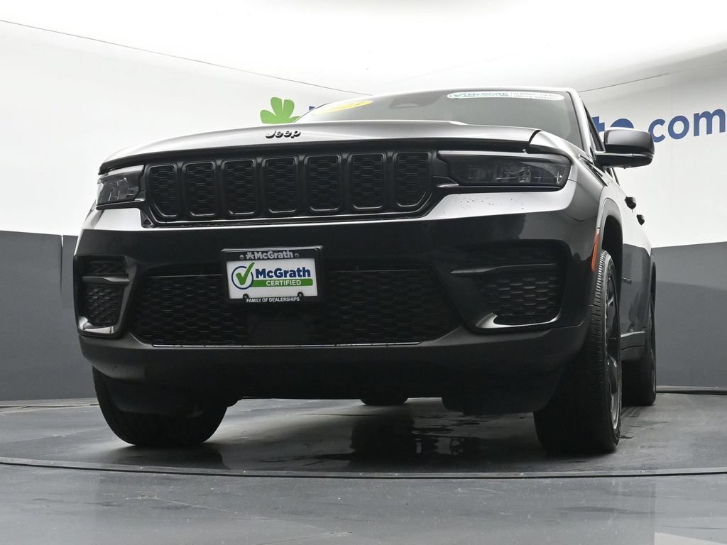 Used 2023 Jeep Grand Cherokee Altitude AWD/4WD image 7