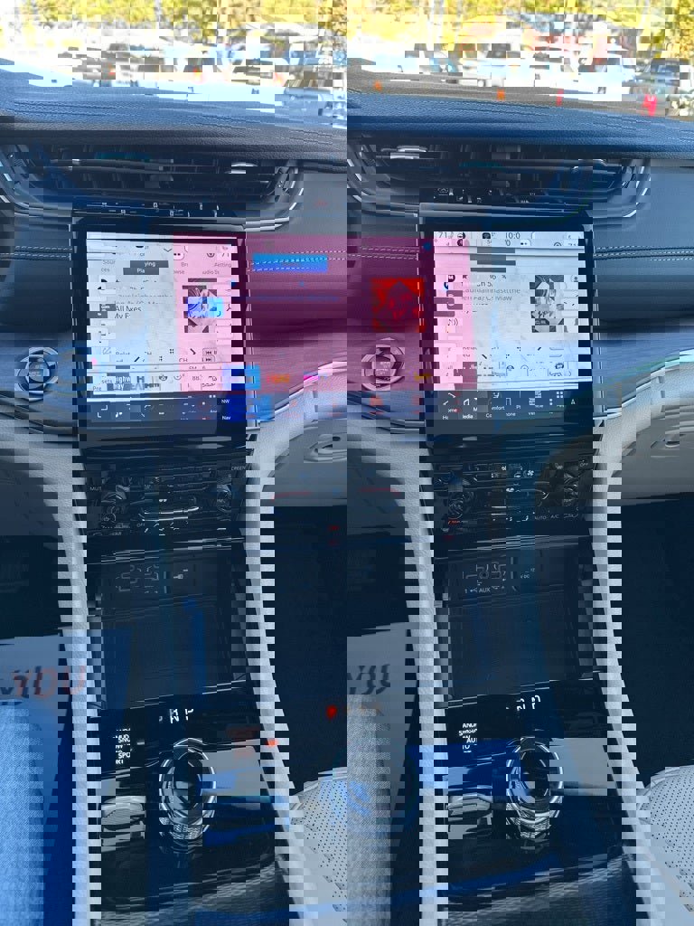 New 2025 Jeep Grand Cherokee L Limited w/ Luxury Tech Group II image 18