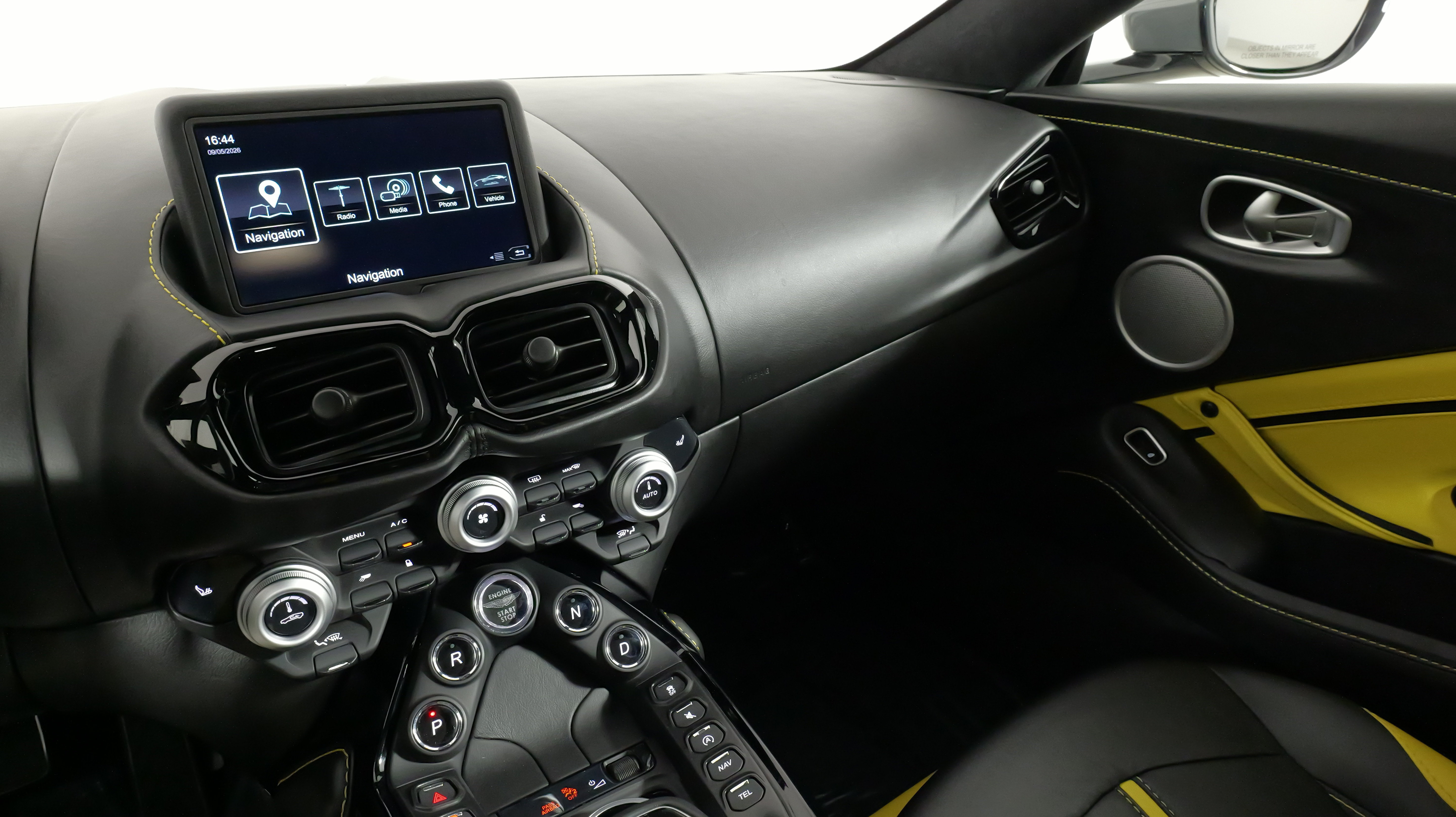 Used 2019 Aston Martin V8 Vantage Coupe RWD image 50