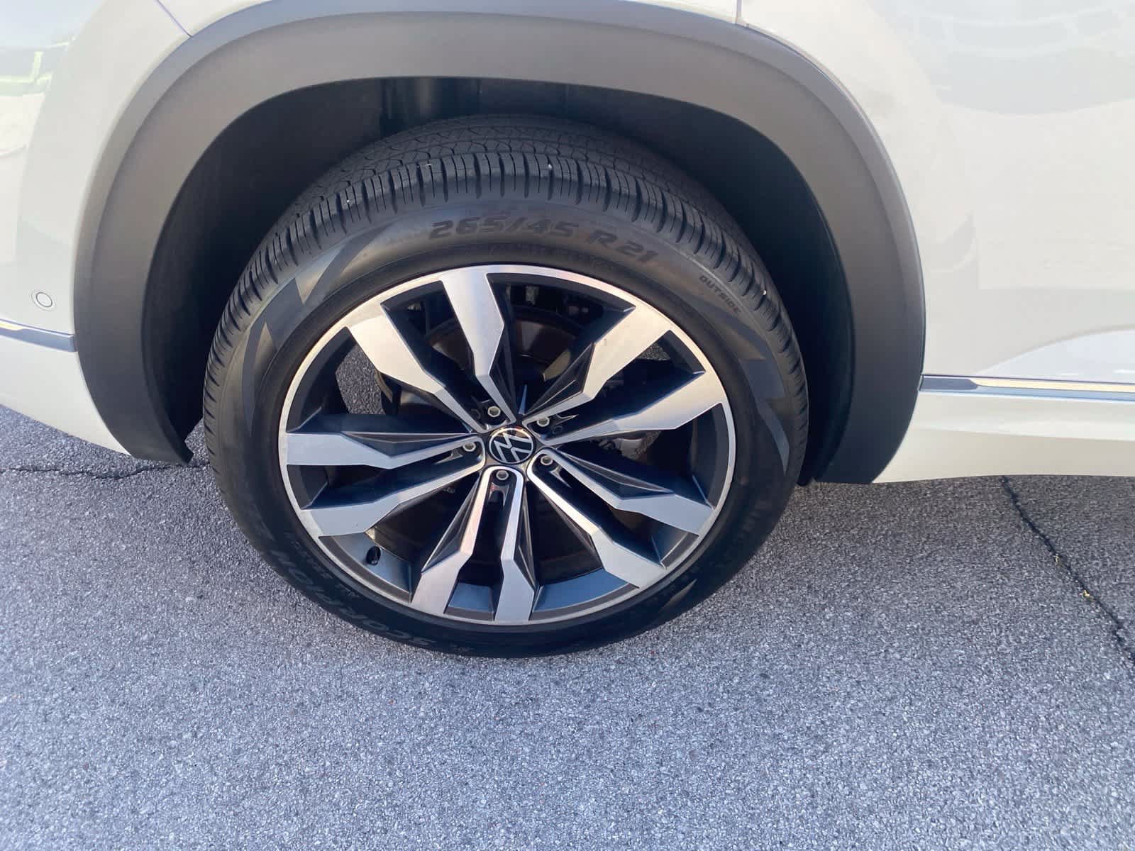 Used 2020 Volkswagen Atlas Cross Sport SEL Premium R-Line AWD/4WD image 5