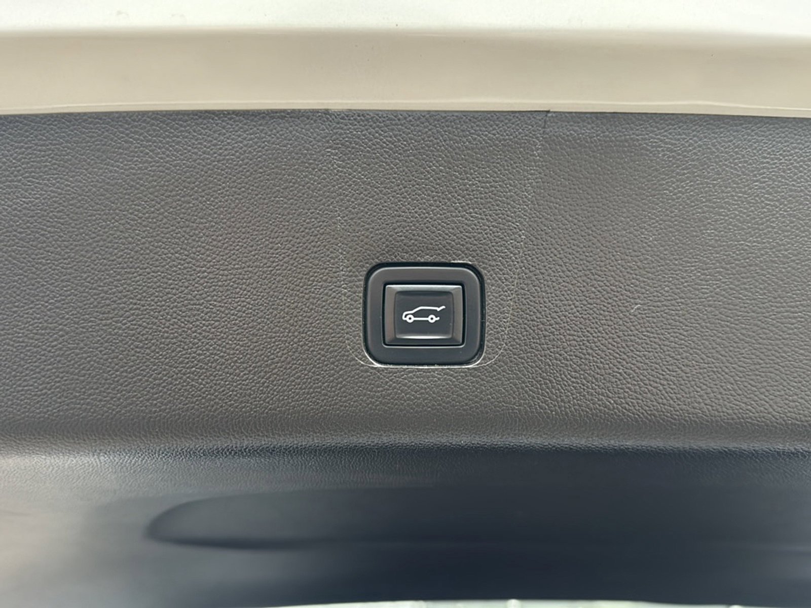 Used 2023 Chevrolet Traverse High Country FWD image 28