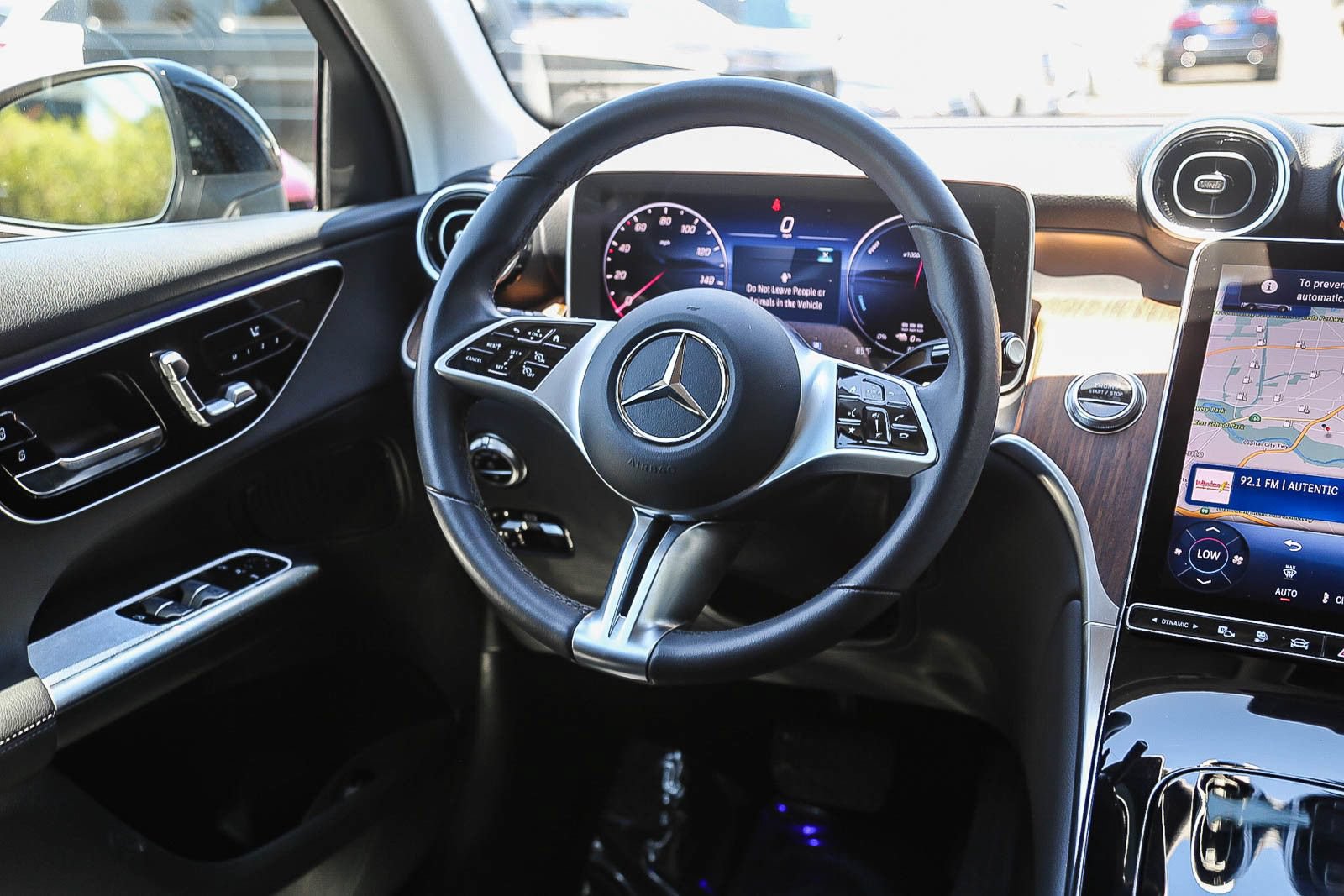 Used 2025 Mercedes-Benz GLC 350e 4MATIC image 13