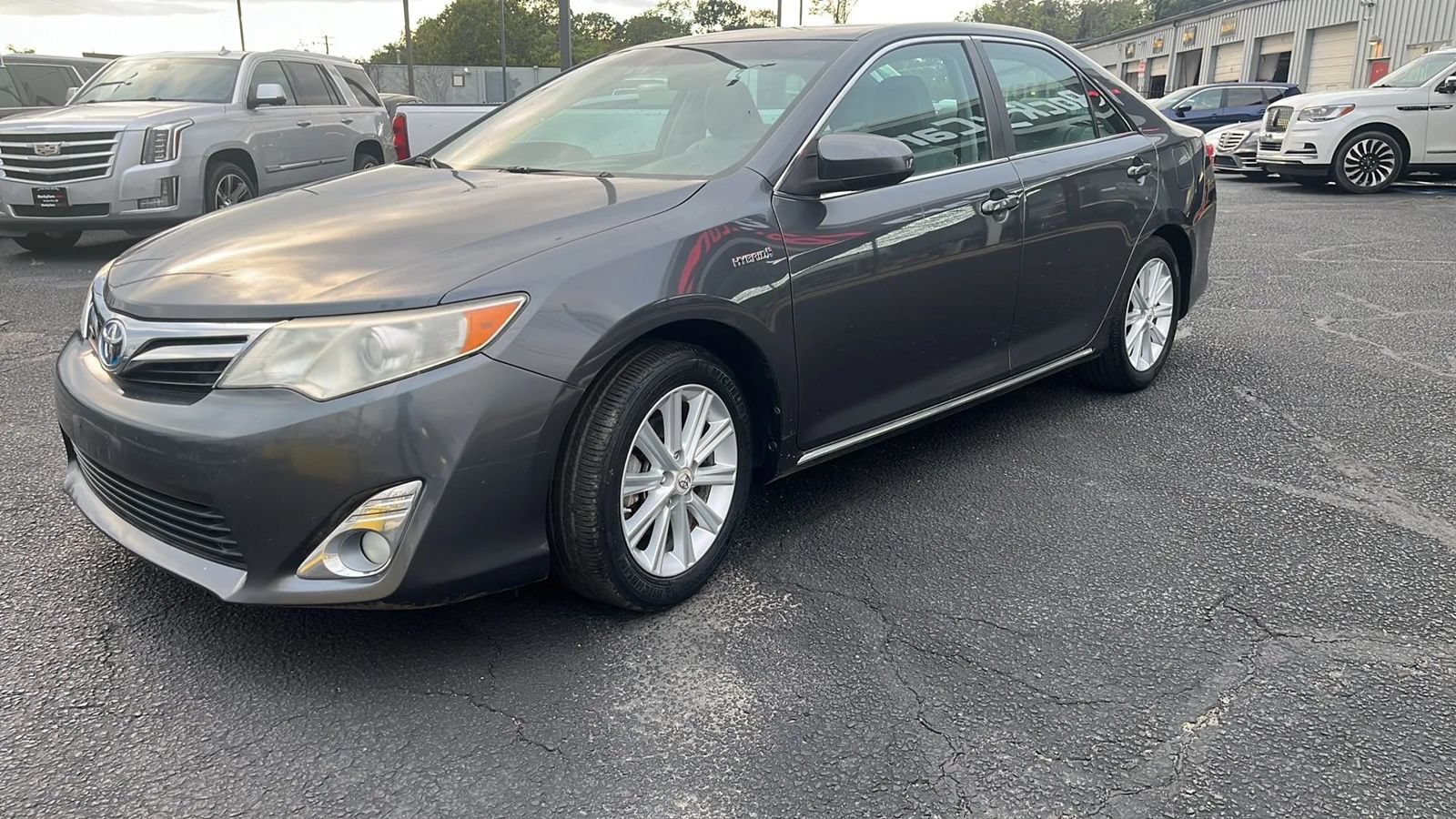 Used 2012 Toyota Camry XLE w/ Leather Pkg FWD image 4