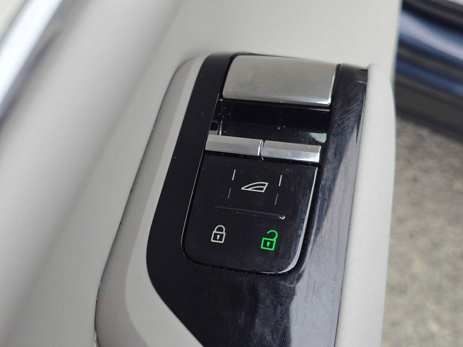 Certified 2025 Volvo EX90 Ultra AWD/4WD image 23
