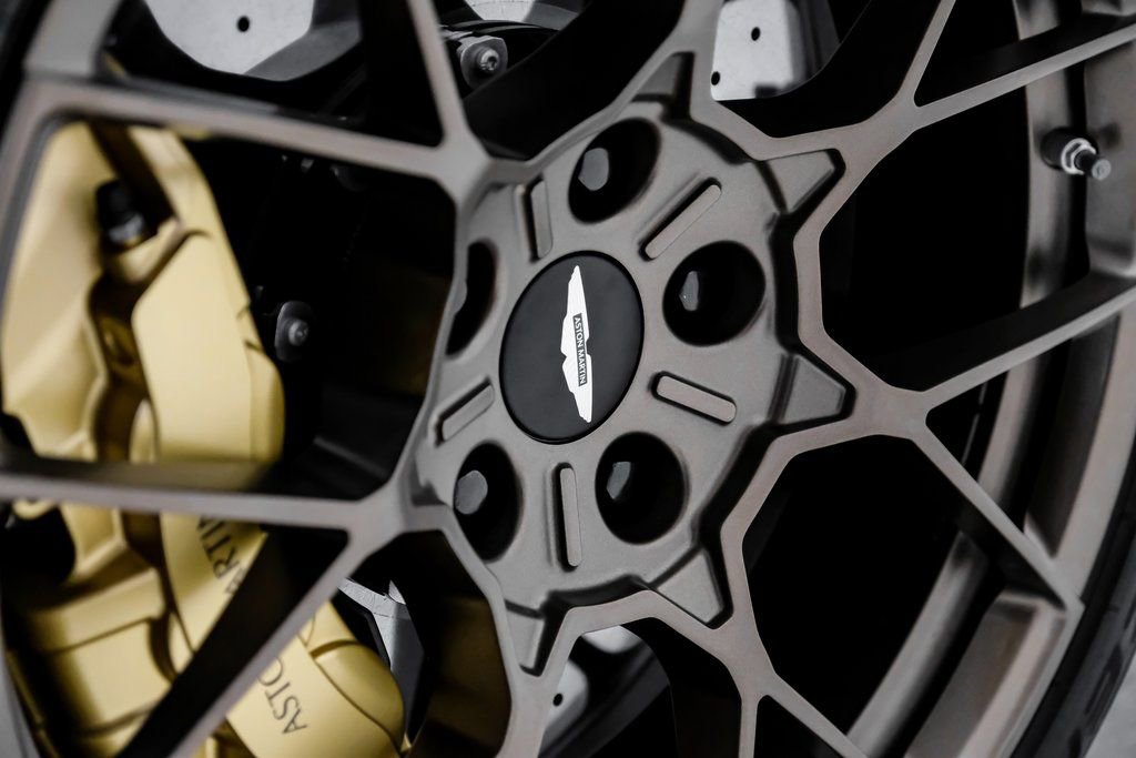 Used 2025 Aston Martin Vanquish RWD image 47