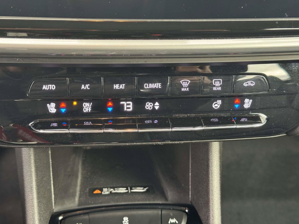 Used 2023 Chevrolet Bolt EUV LT w/ Convenience Package FWD image 27