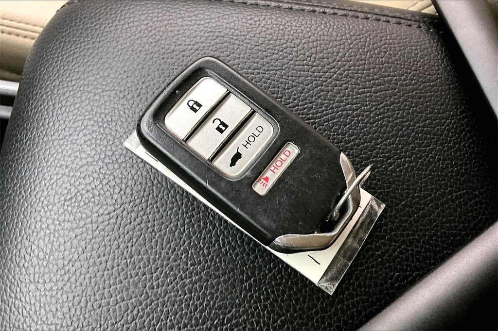 Used 2016 Honda CR-V Touring image 10