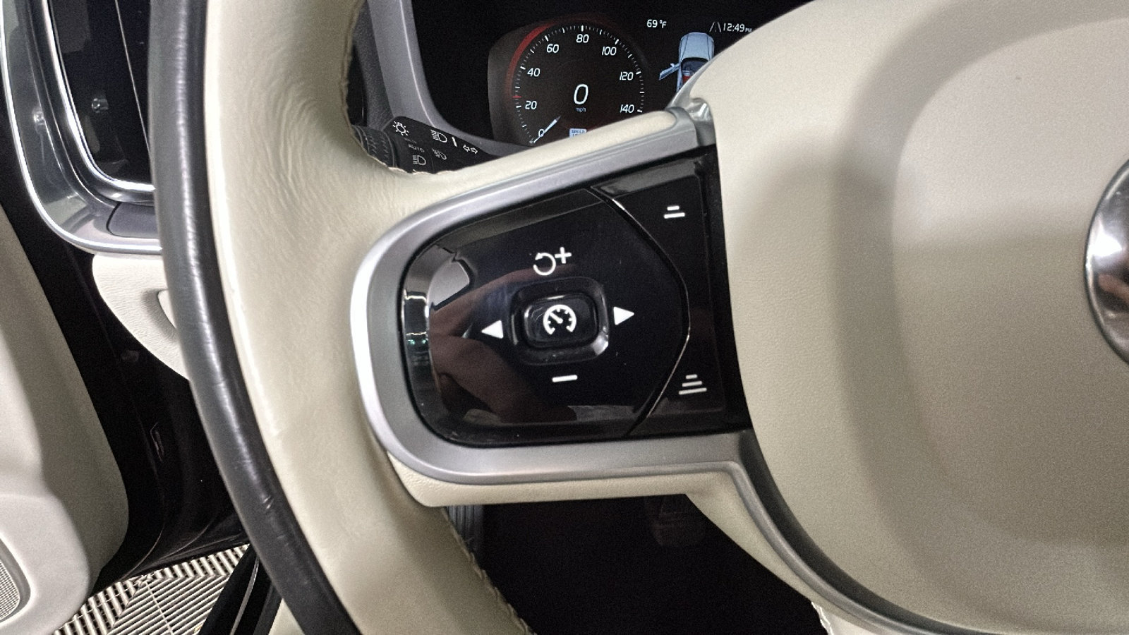 Used 2019 Volvo S60 T5 Momentum w/ Multimedia Package FWD image 19