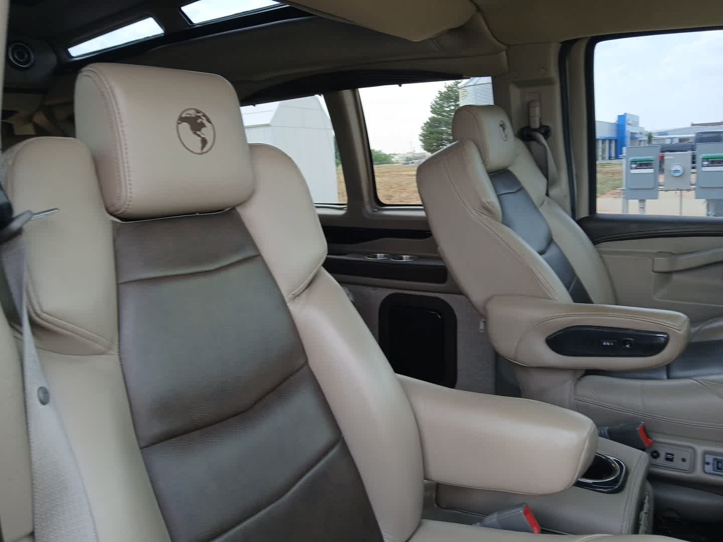 Used 2021 Chevrolet Express 2500 w/ Enhanced Convenience Package RWD image 49