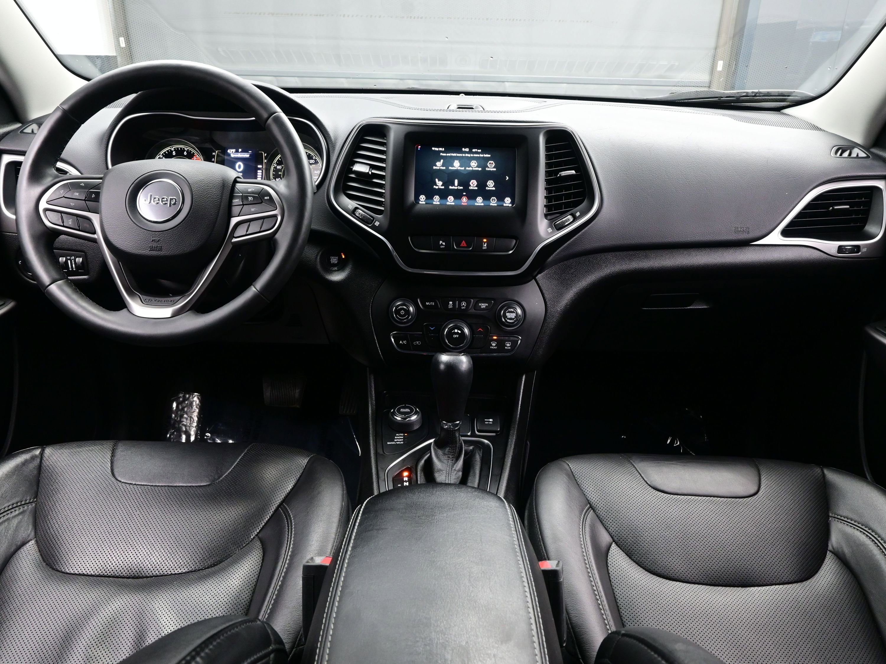 Used 2021 Jeep Cherokee Latitude Lux w/ Mopar Interior Package image 16