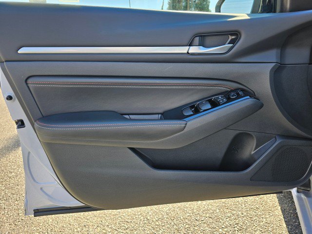 Used 2023 Nissan Altima 2.5 SR w/ SR Premium Package FWD image 26
