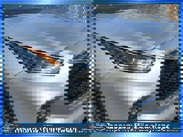 Used 2023 Toyota Highlander Platinum image 10