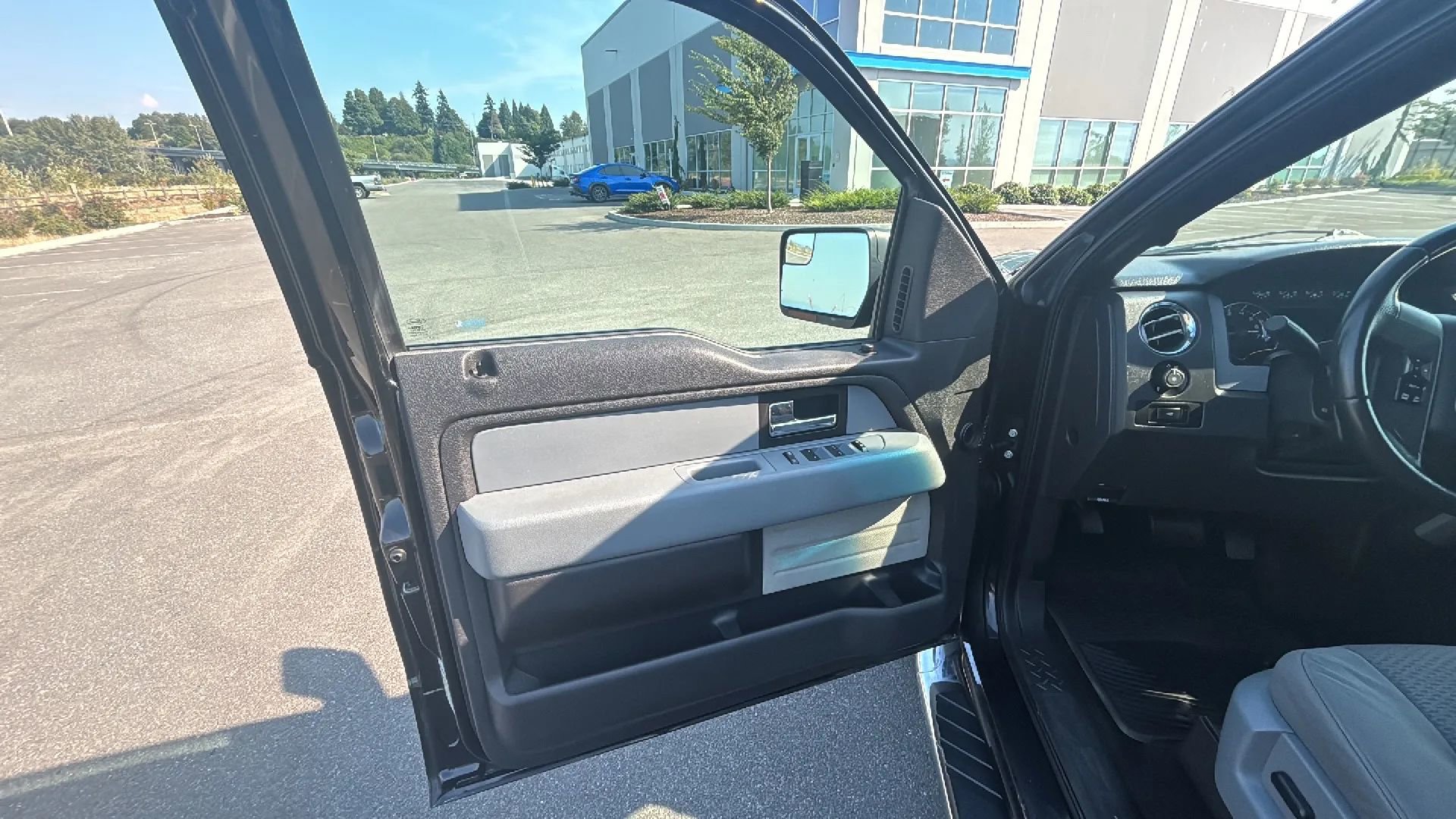 Used 2013 Ford F150 XLT w/ Luxury Equipment Group image 21