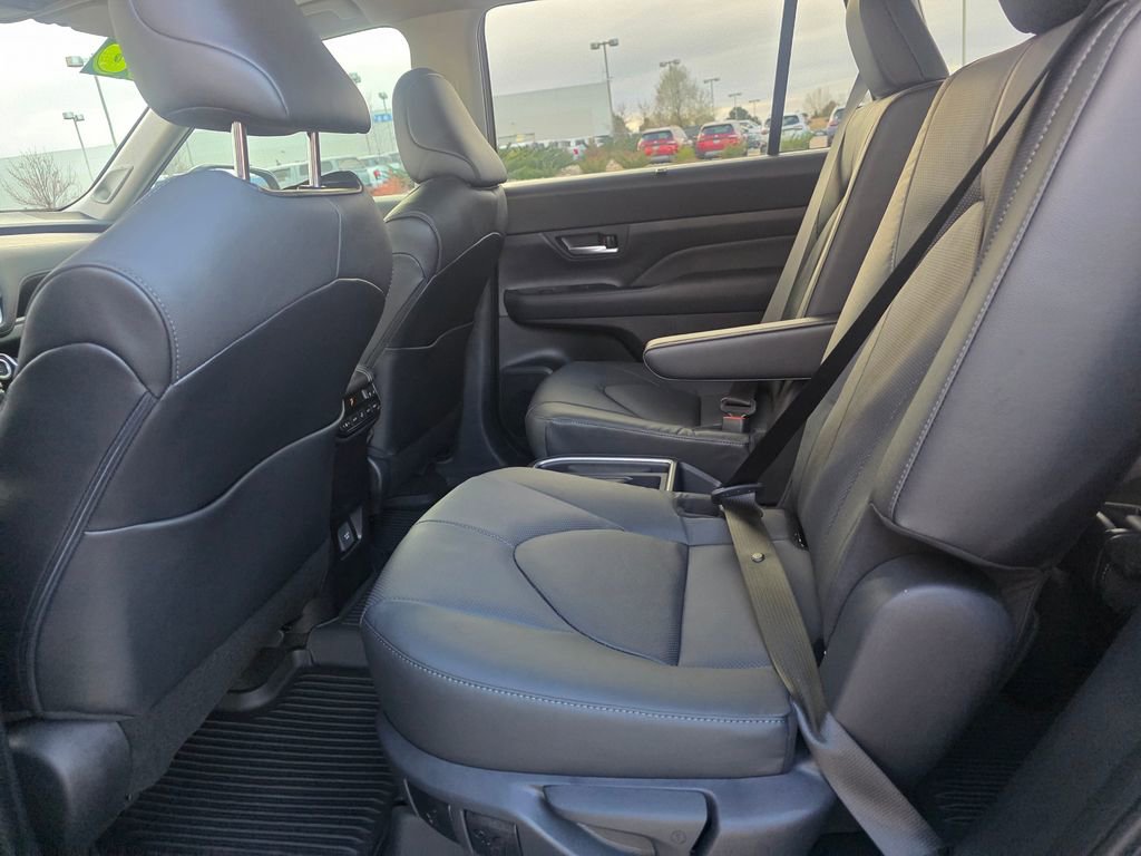 Used 2026 Toyota Grand Highlander Platinum image 22