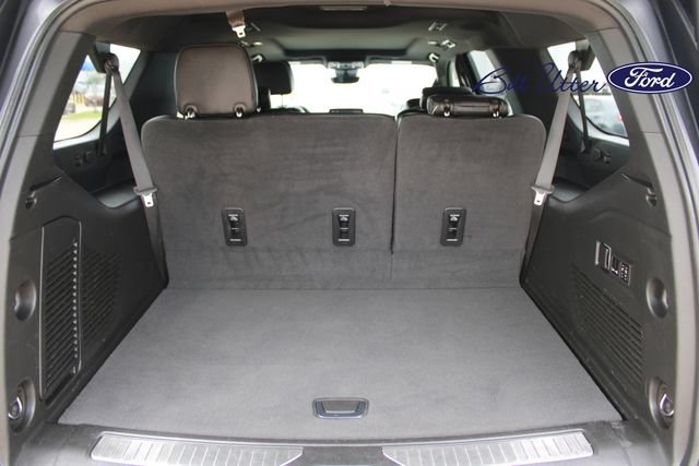Used 2024 Chevrolet Suburban Premier w/ Premium Package AWD/4WD image 10