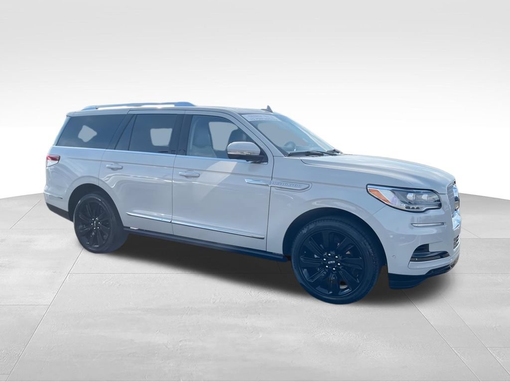 Used 2024 Lincoln Navigator Reserve AWD/4WD image 2