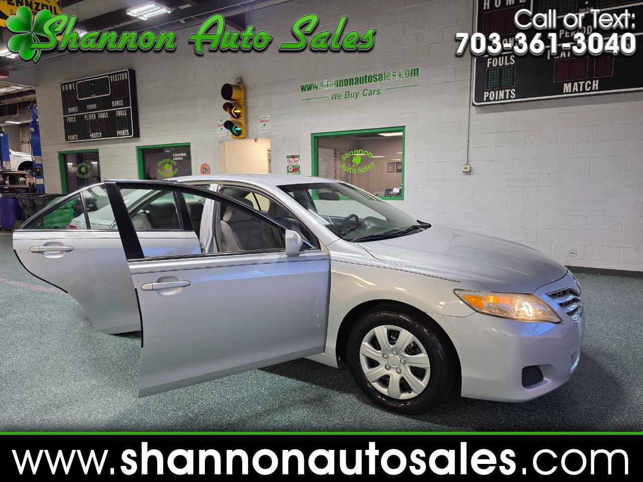 Used 2011 Toyota Camry LE FWD image 1