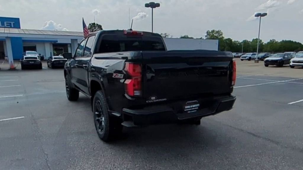 New 2025 Chevrolet Colorado Z71 w/ Midnight Edition image 7