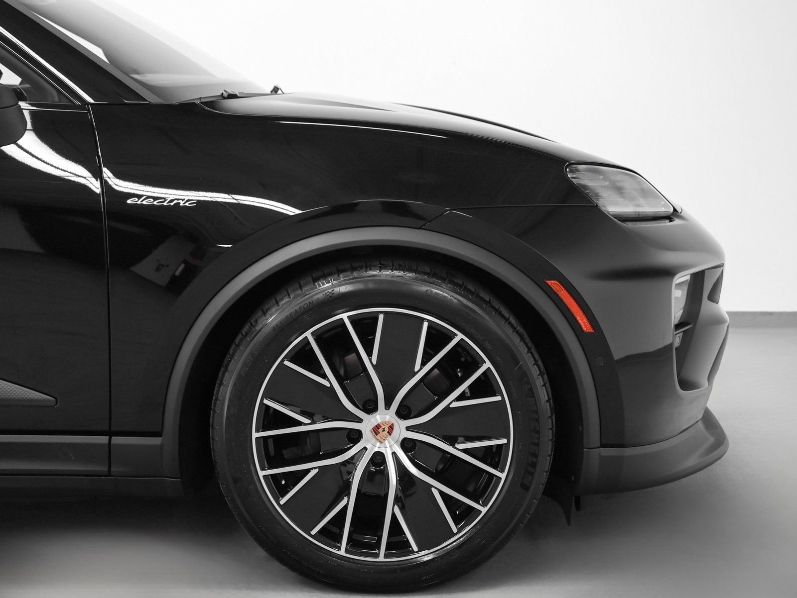 New 2026 Porsche Macan 4 Electric image 14