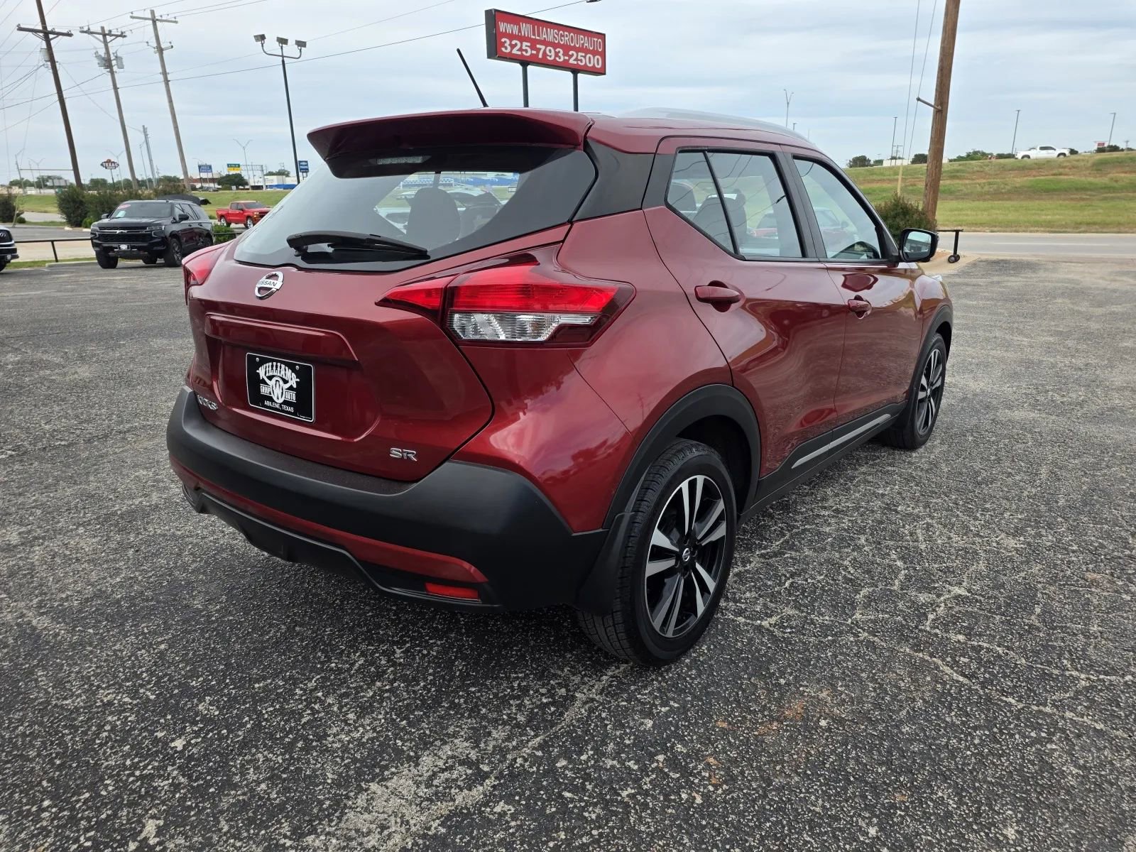 Used 2018 Nissan Kicks SR FWD image 7