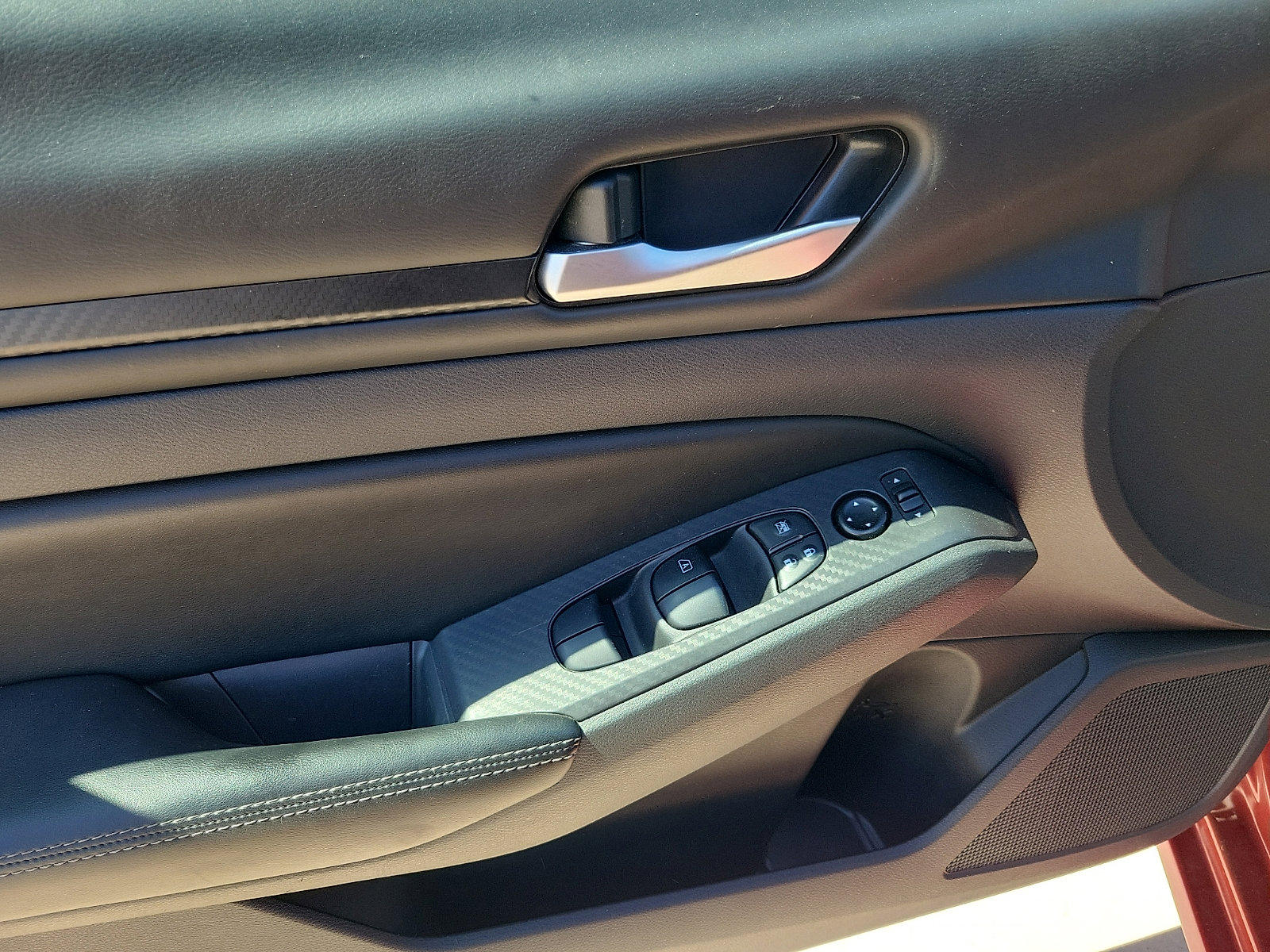 Used 2024 Nissan Altima 2.5 SV image 14