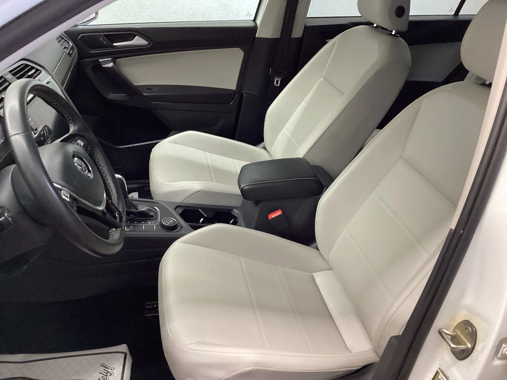 Used 2021 Volkswagen Tiguan SE w/ Panoramic Sunroof Package AWD/4WD image 10