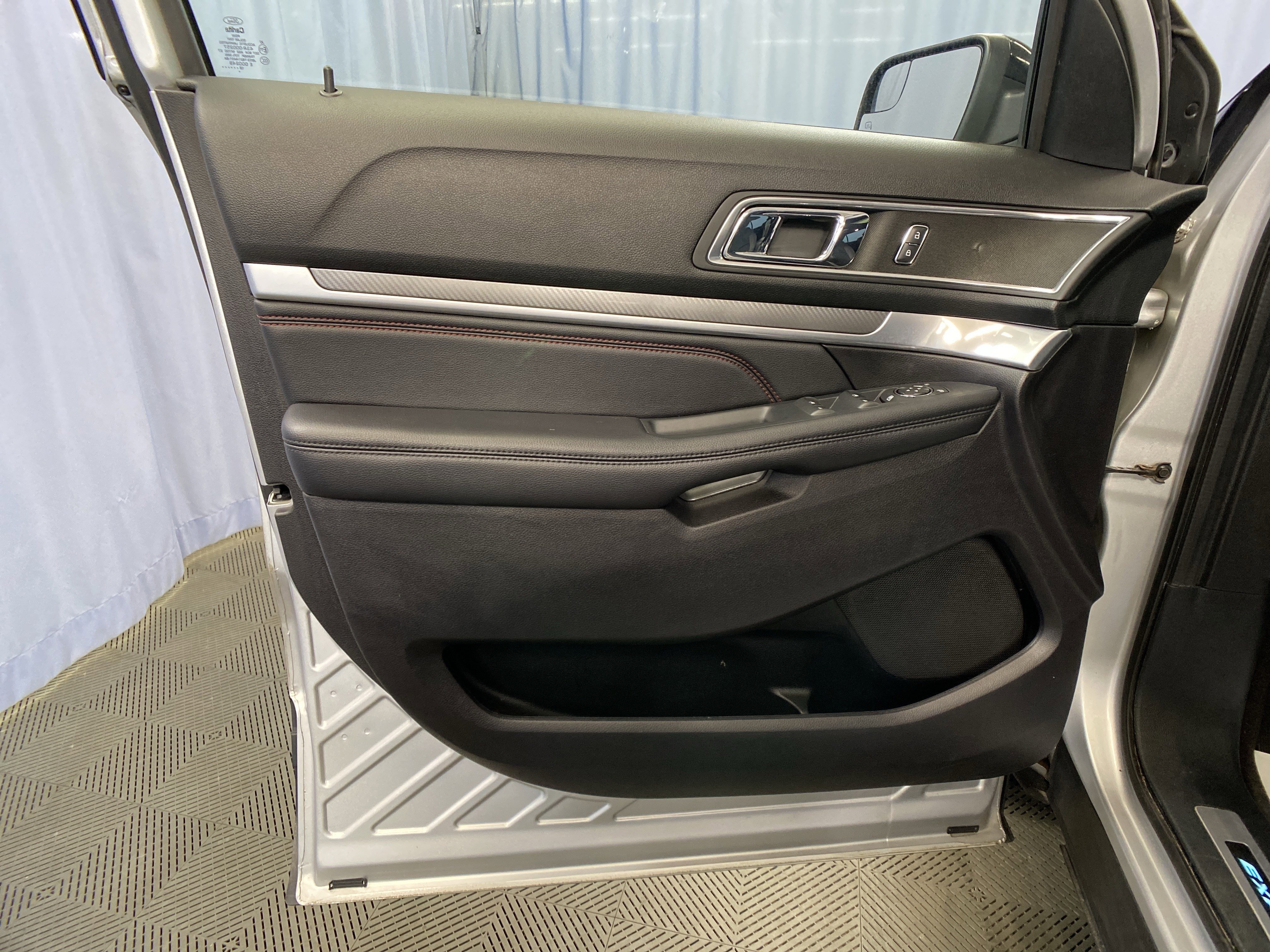 Used 2018 Ford Explorer Sport image 11