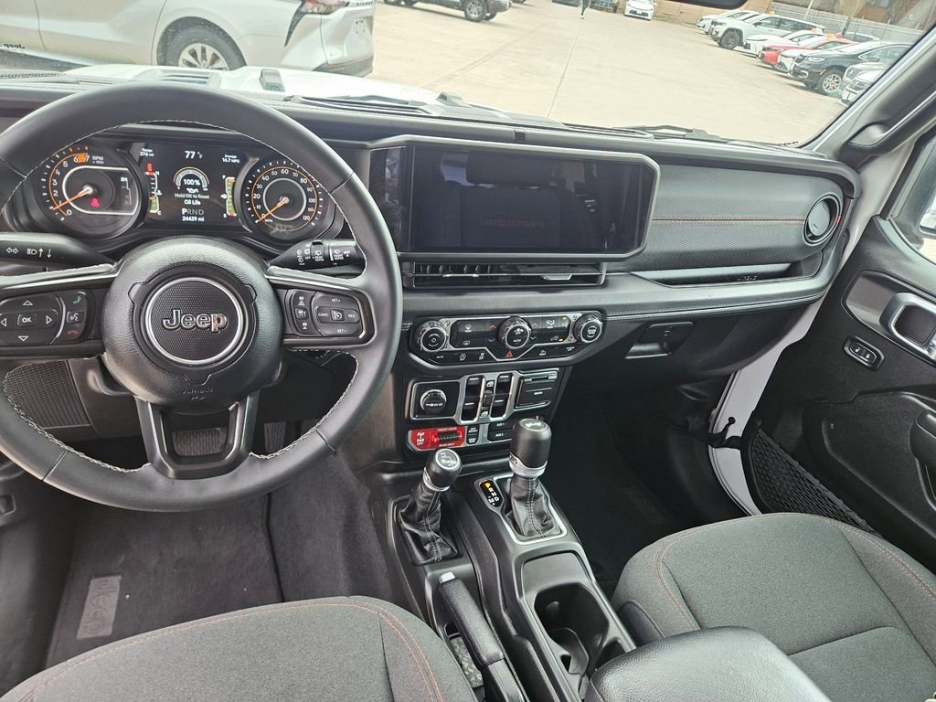 Used 2025 Jeep Wrangler Unlimited Rubicon image 14