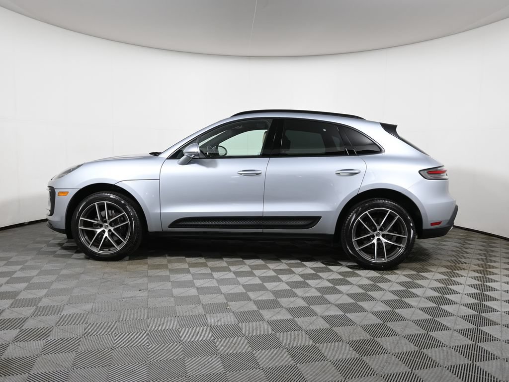 Used 2024 Porsche Macan AWD/4WD image 2