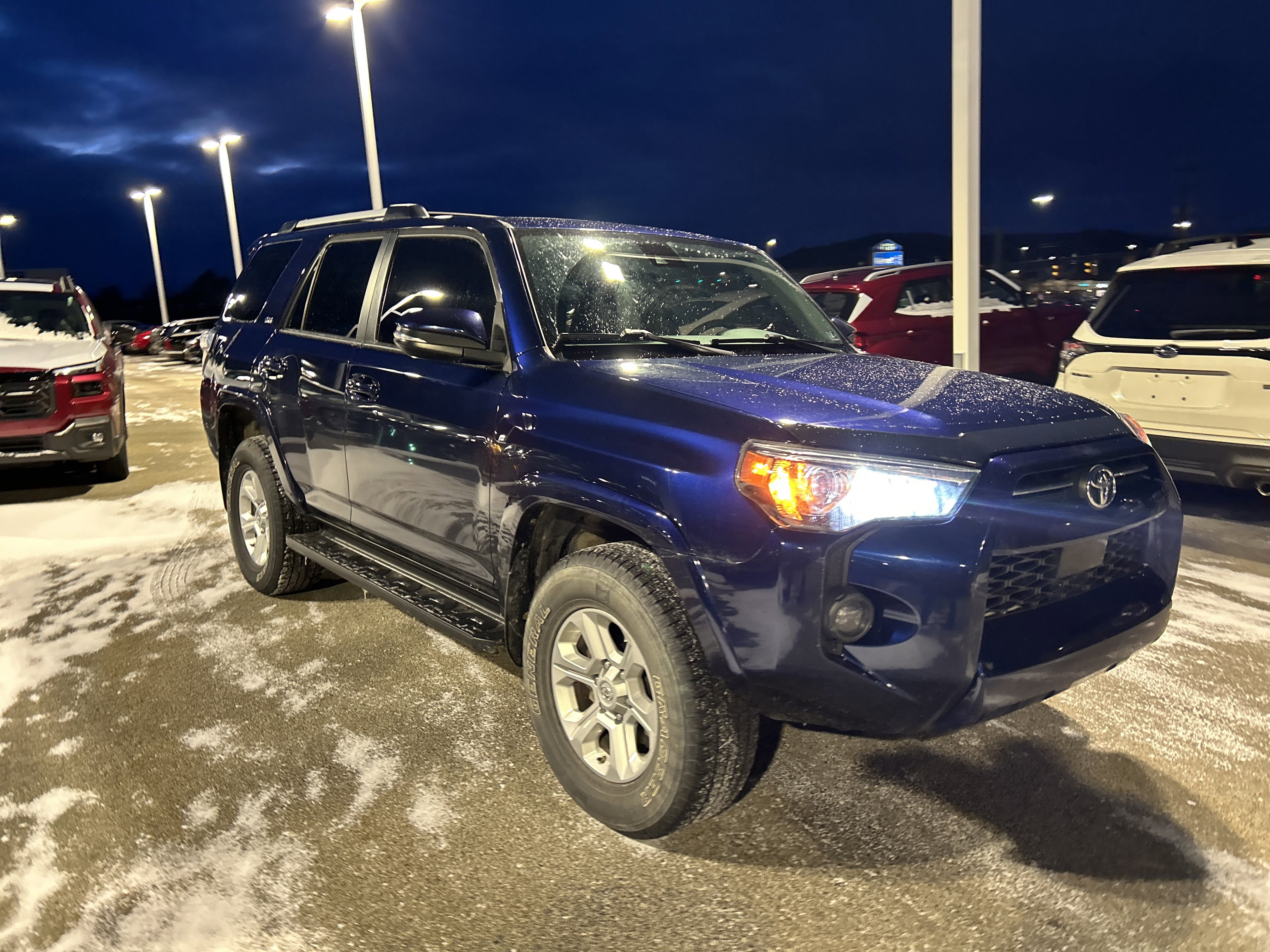 Used 2020 Toyota 4Runner SR5 Premium image 1